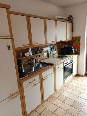 Küche mit Einbauküche