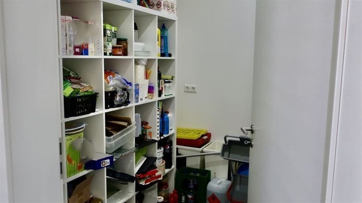 Speisekammer hinter Wohnküche EG
