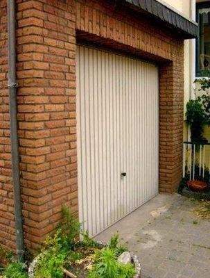 Einzelgarage mit Seitentür