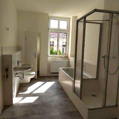 Wohnung 2.OG links - Bad 01