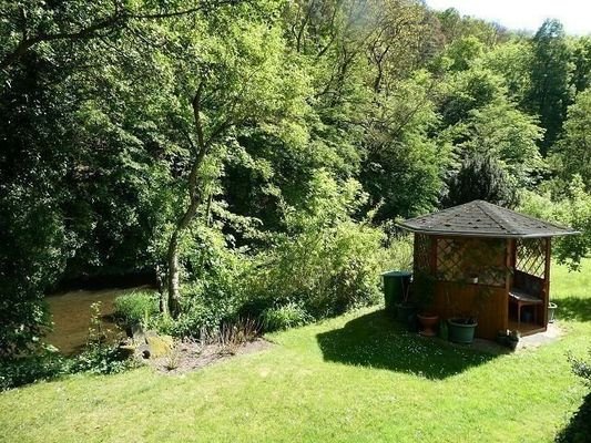 Gartenfläche am Wohnzimmer, Natur pur!