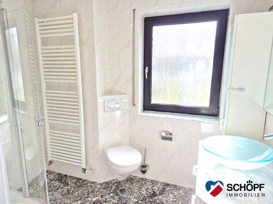 OG Badezimmer mit Dusche