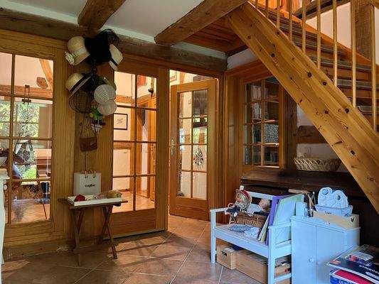 Flur EG mit Treppe in das OG