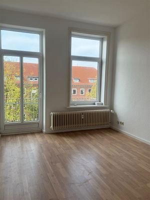 Zimmer mit Zugang zum Balkon