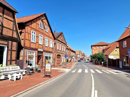 Straßenansicht, Blickrichtung Ortskern