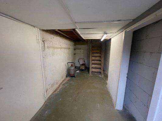 Werkstatt mit Aufgang zum Speicher