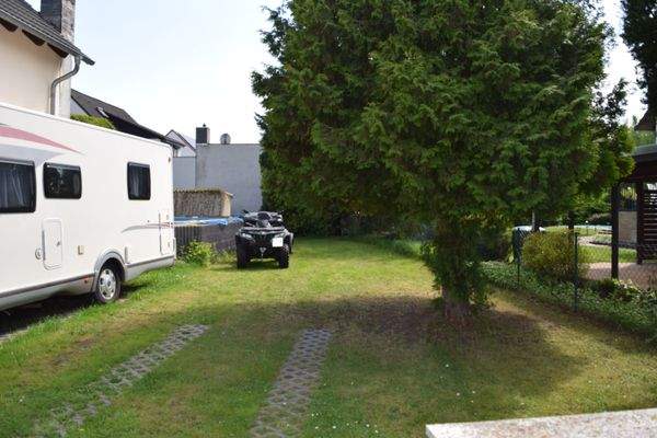 Garten Straßenansicht.JPG