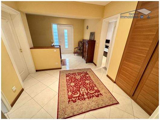 Schöner, geräumiger Eingangsbereich