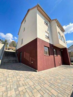 Hofansicht - (KI generiert)