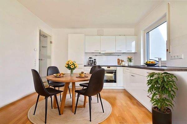 Küche mit Essbereich - Einrichtungsbeispiel