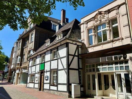 Blick entlang der Häuser