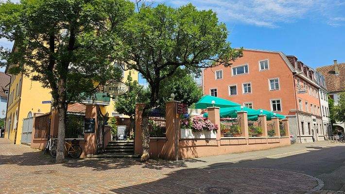 Ansicht mit Biergarten.jpg