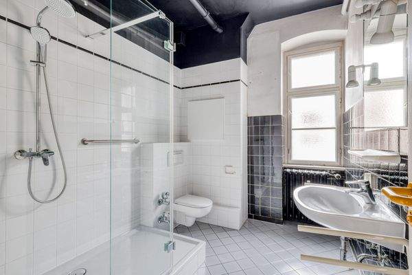 Badezimmer mit Dusche