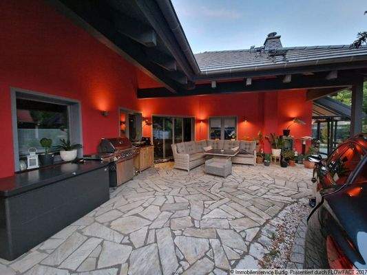 großzügige Terrasse