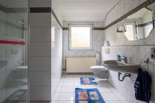 Bad 2 DG angebautes Wohnhaus 