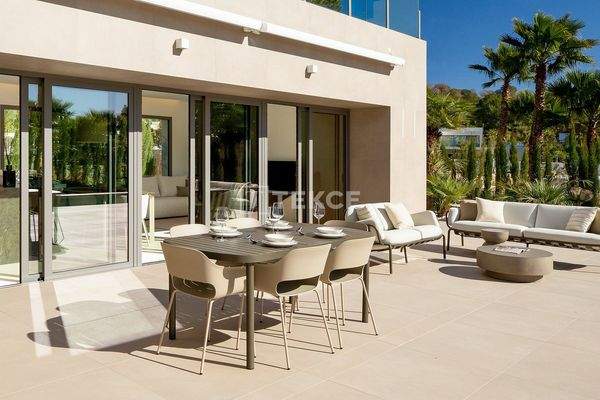 Detached Luxe Villa in a Golf Resort in San Miguel de Salinas