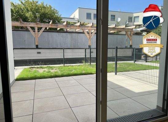 Terrasse und kleiner Vorgarten