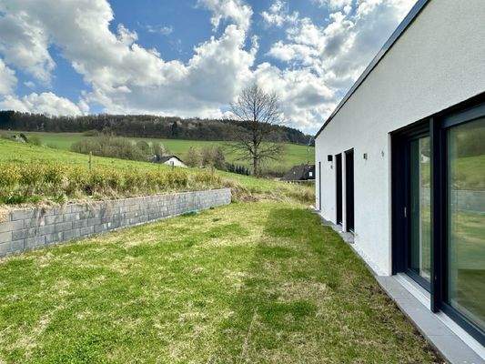 mit Badewanne und bodentiefe Dusche