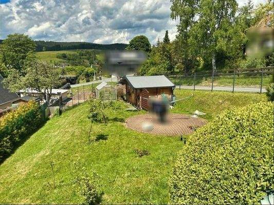 Garten mit Gartenhaus