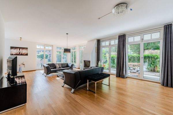 Lichtdurchfluteter Wohnbereich