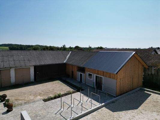 Gebäude mit Futterkammer, Sattelkammer und Waschplatz