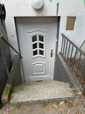 Souterrain-Wohnung Eingang