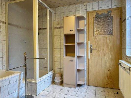 Dusch-/Wannenbad im EG - Einliegerwohnung