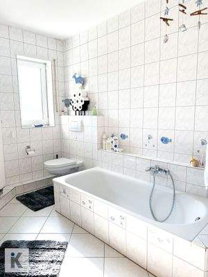 Bad mit Dusche und Wanne