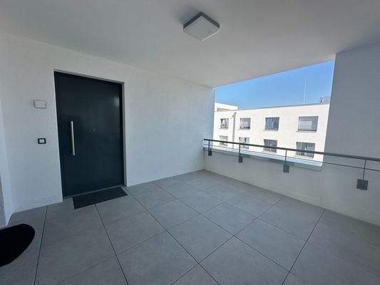 Laubengang vor der Wohnungstüre
