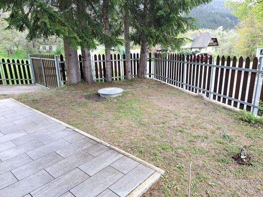 Kleines Grundstück mit vergrabenem Flüssiggasbehäl