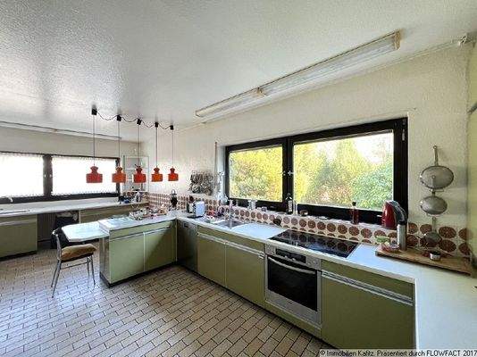 geräumige Küche