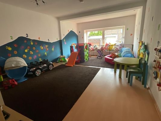 Wohnzimmer (aktuell KIndergarten)