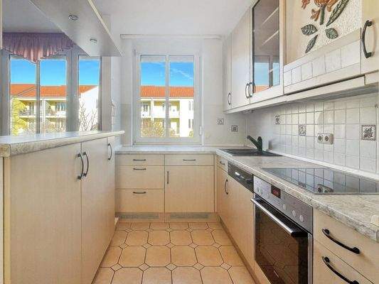 gepflegte Einbauküche