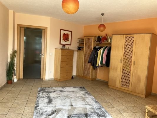Geräumiger Eingangsbereich und Garderobe