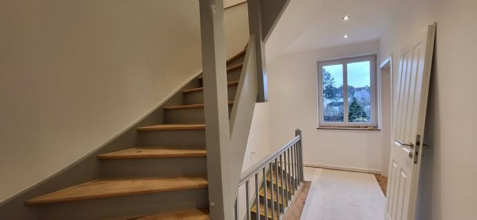 SAARLOUIS-STADT - HOCHWERTIG MODERN KERNSANIERTES EINFAMILIENHAUS