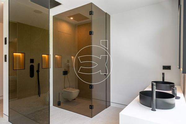 Exquisite Neue Villa