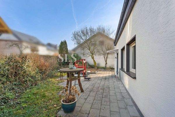 Terrasse und Garten EG