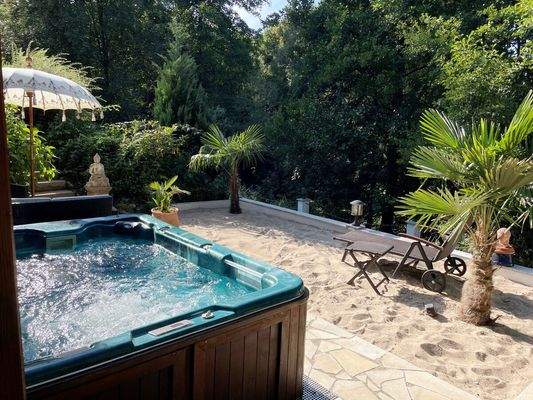 Palmen-Terrasse mit Whirlpool