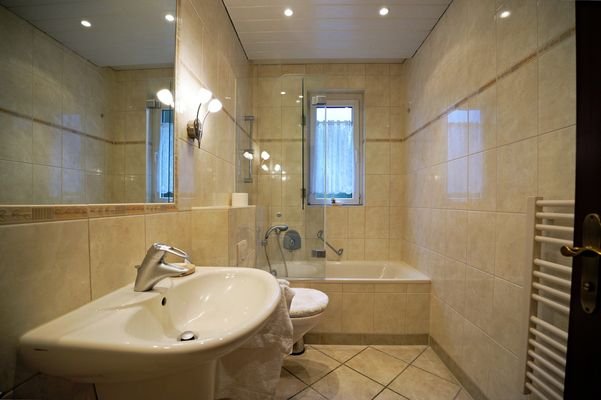 Badezimmer EG