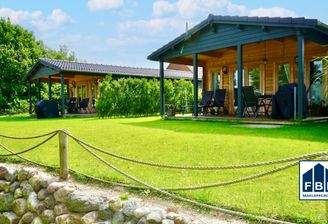 Ferienobjekte mit Terrassen und Seeblick