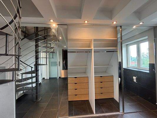 Verspiegelter Einbauschrank