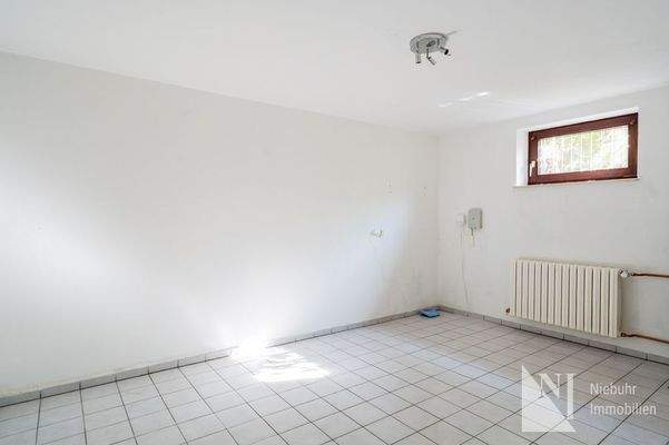 Kellerraum mit Heizkörper 