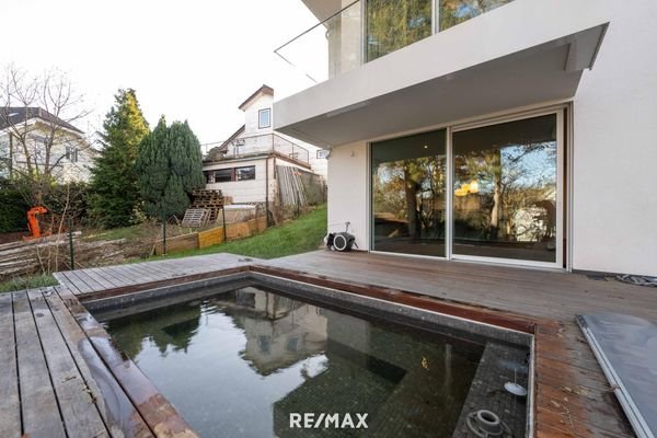 Terrasse mit Pool