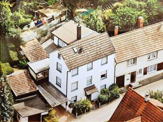 Anbau von der Straße nicht sichtbar