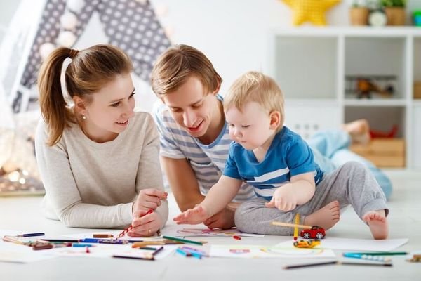 spielen im Kinderzimmer.jpg