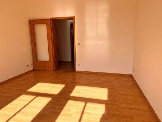 Wohn- & Schlafzimmer (2)