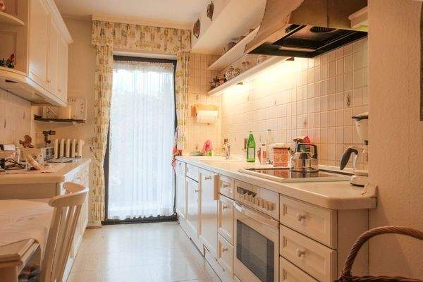 Küche mit Terrassenzugang