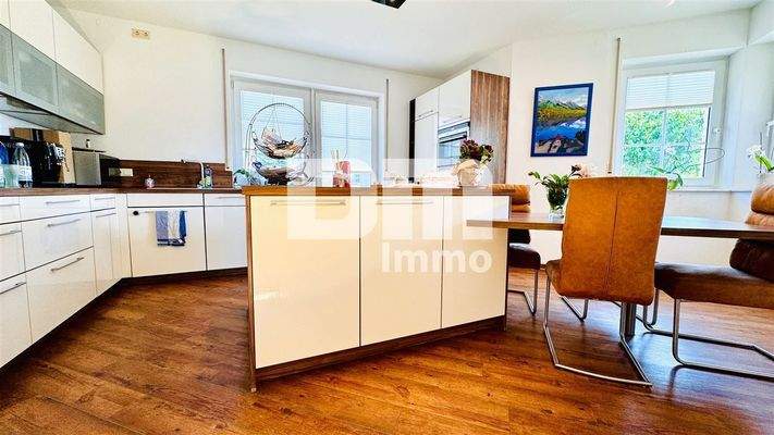 EG Küche mit Einbauküche / Zugang Terrasse