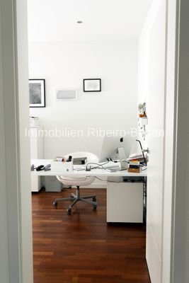 Das Arbeitszimmer im Erdgeschoss