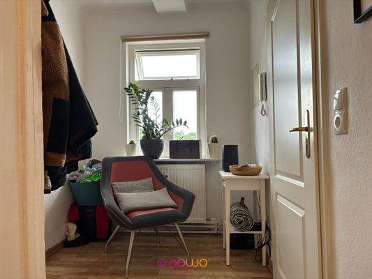 3 Zi.-Whg. Flur mit Sitzecke